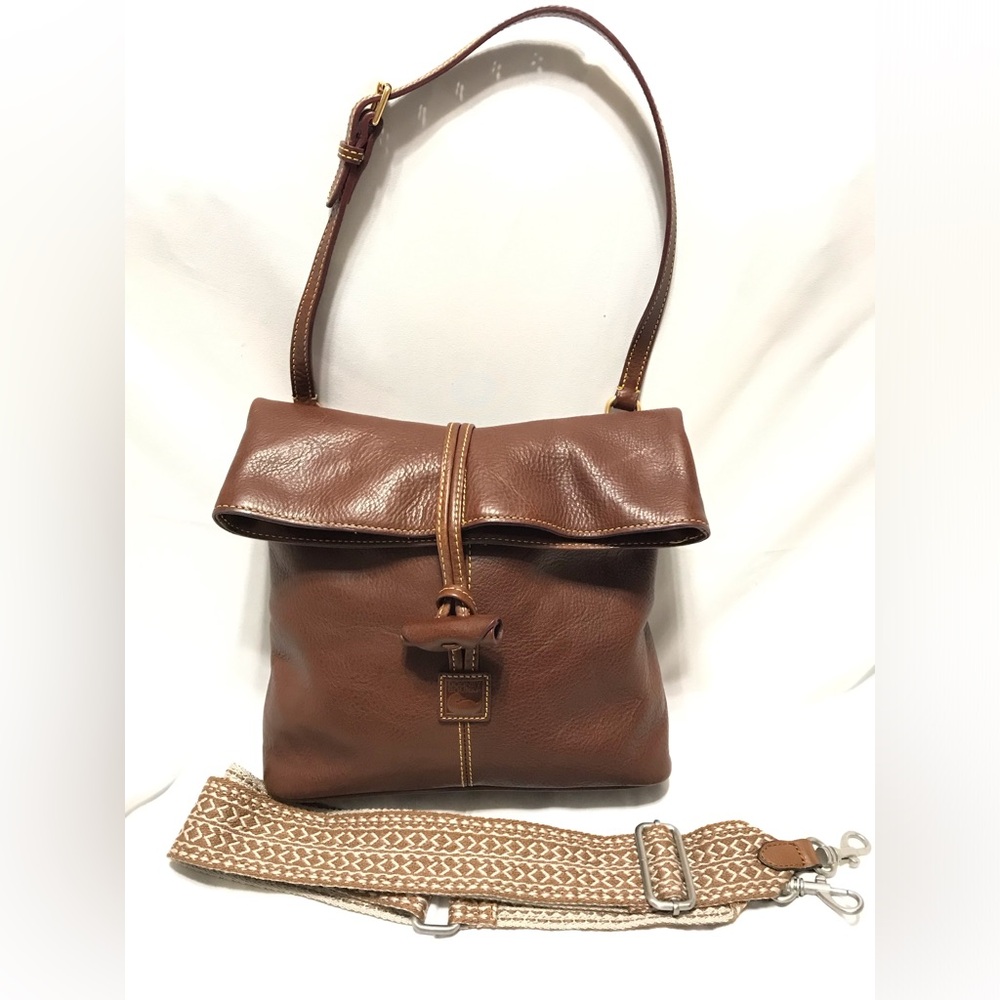 GUC Dooney & Bourke Florentine Leather Toogle Shoulder bag, color Chestnut